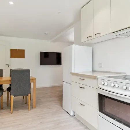 Charmerende 3br Familiehus Naer Centrum Lejlighed